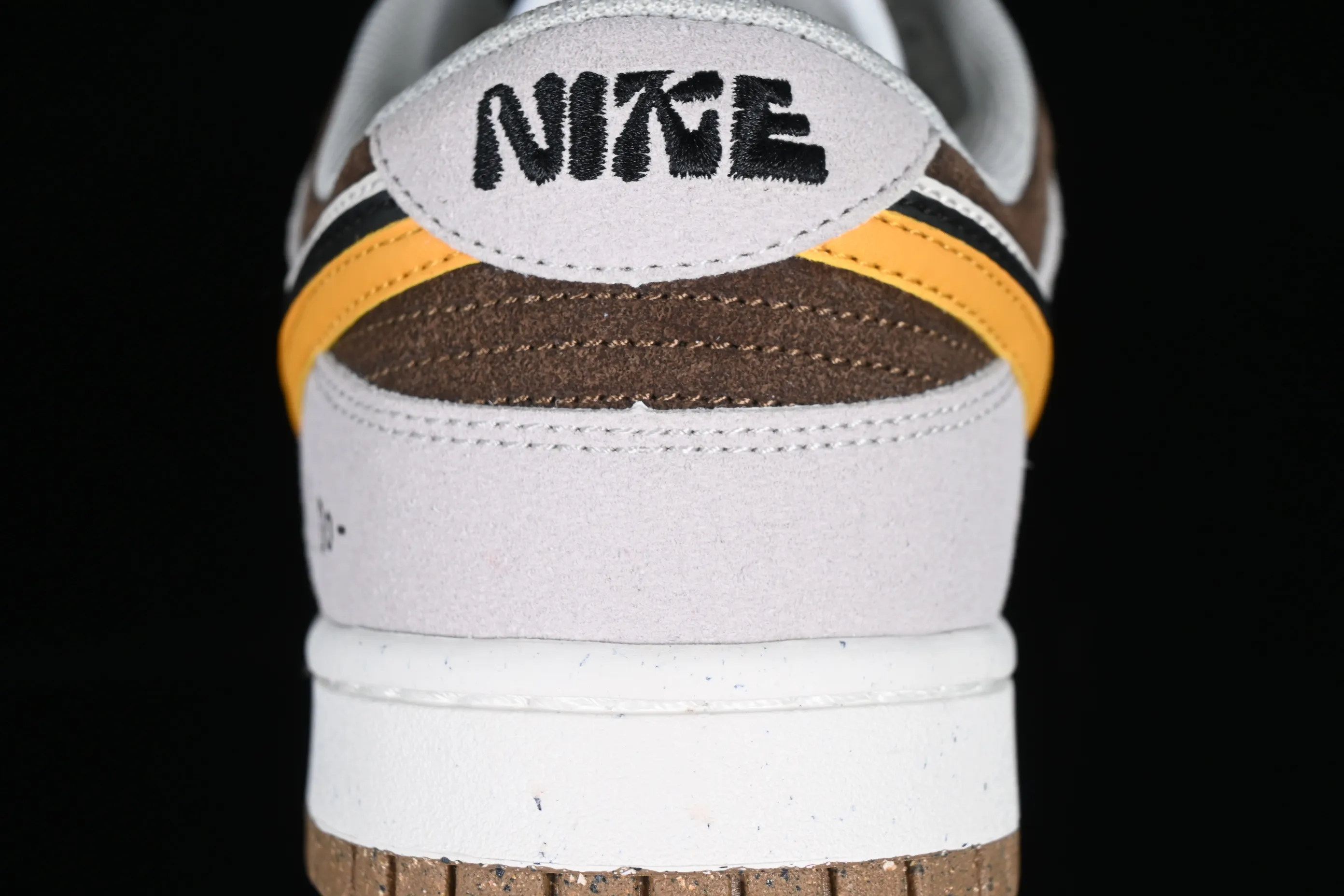 All categories Nk SB Dunk Series Nk SB Dunk Low low-top sneakers Cost-effective version Nk SB Dunk Low triple overlap hook SB low-top sports and leisure sneakers DO9457-104